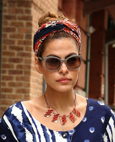 eva-mendes-head-scarf-388x480