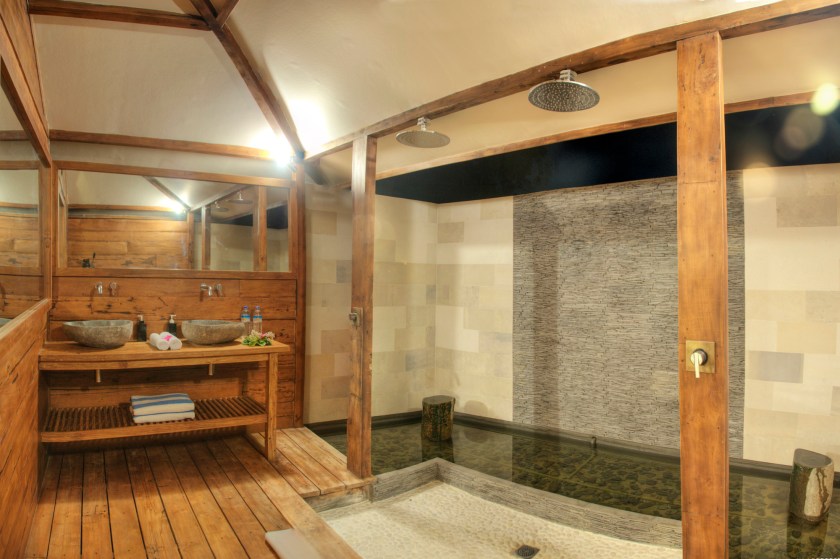Gili-Teak-hotel-bathroom